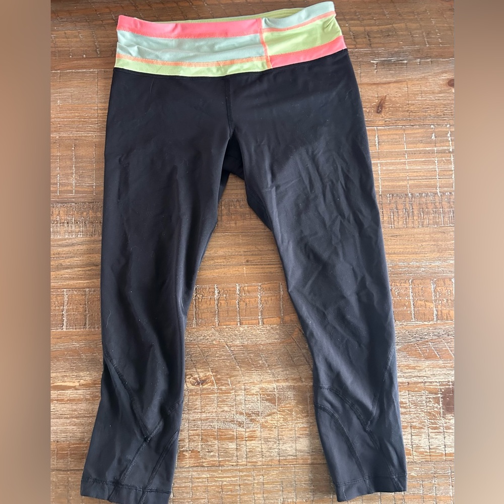 Cropped Lululemon black leggings size 6